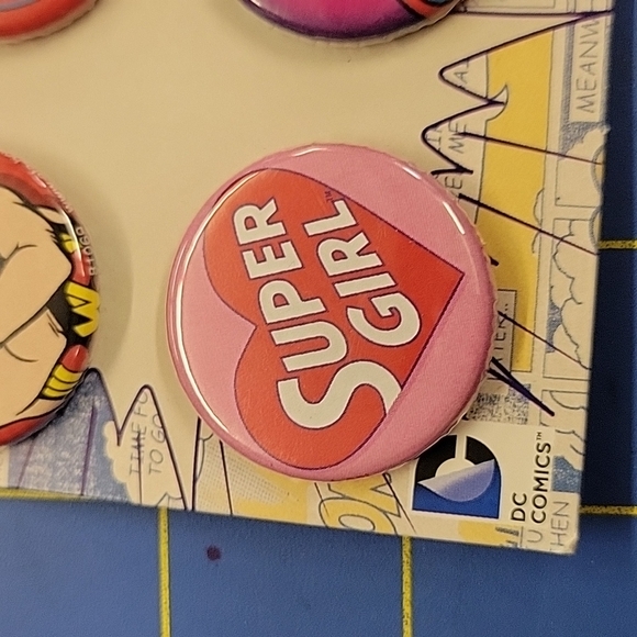 DC Comics Buttons 1.5" each - Picture 5 of 6